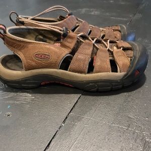 Keen Women’s Size 10 waterproof shoes/sandals
